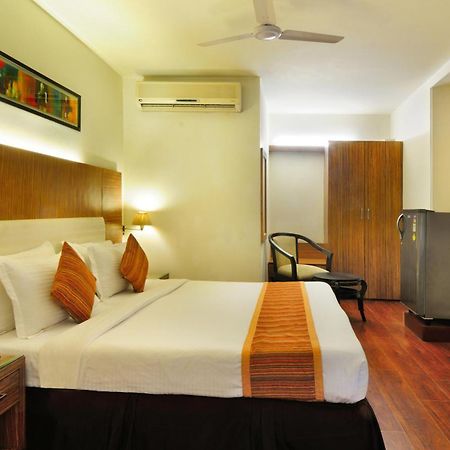 Crossroads Hotel Gurgaon Exterior foto