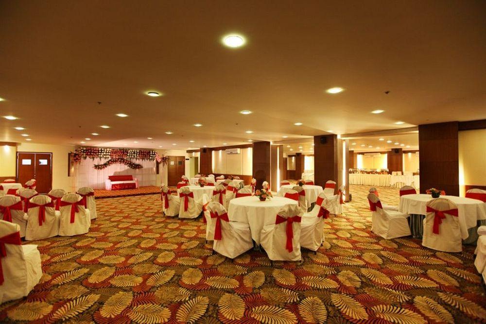 Crossroads Hotel Gurgaon Exterior foto