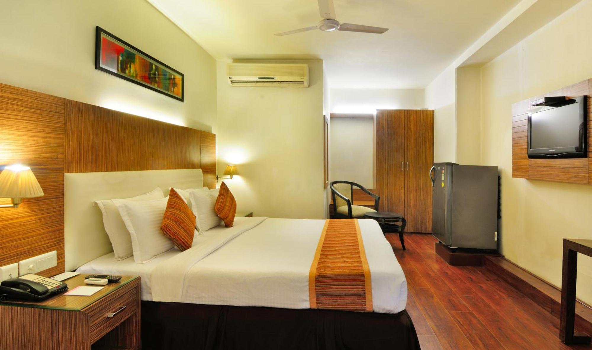 Crossroads Hotel Gurgaon Exterior foto