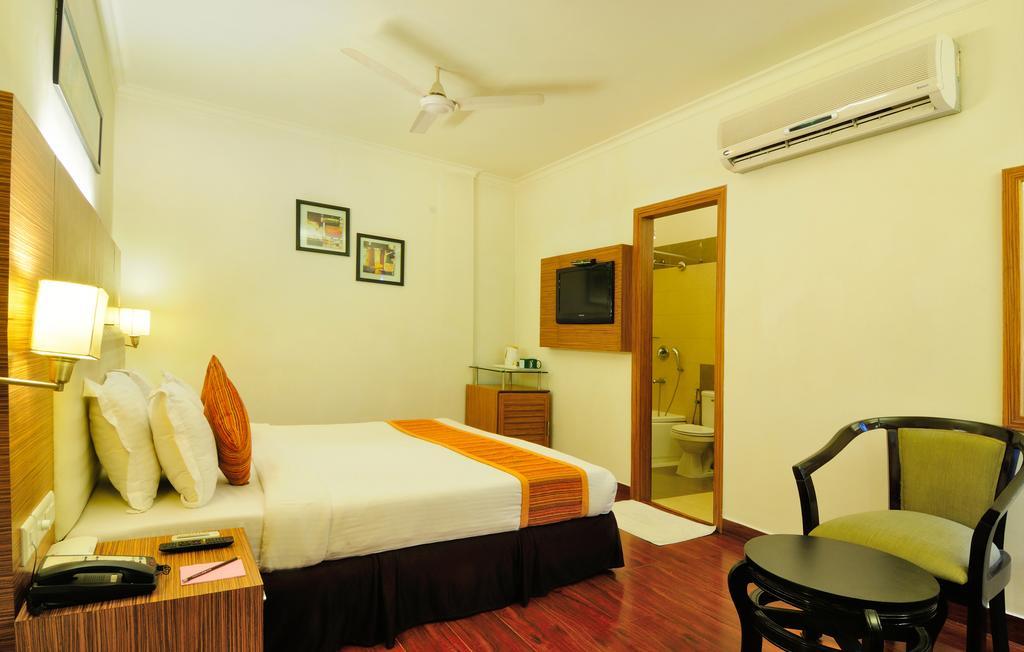 Crossroads Hotel Gurgaon Exterior foto