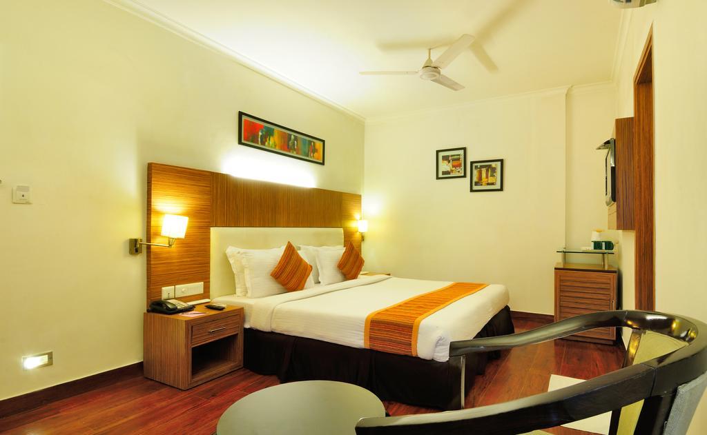 Crossroads Hotel Gurgaon Exterior foto