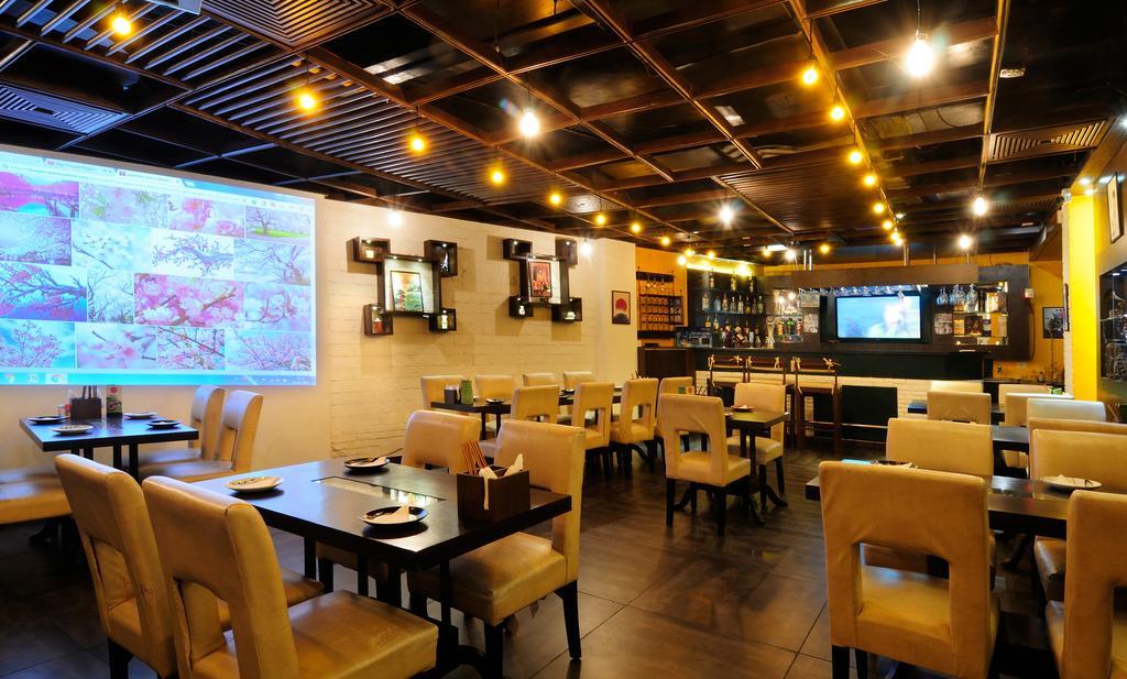 Crossroads Hotel Gurgaon Exterior foto