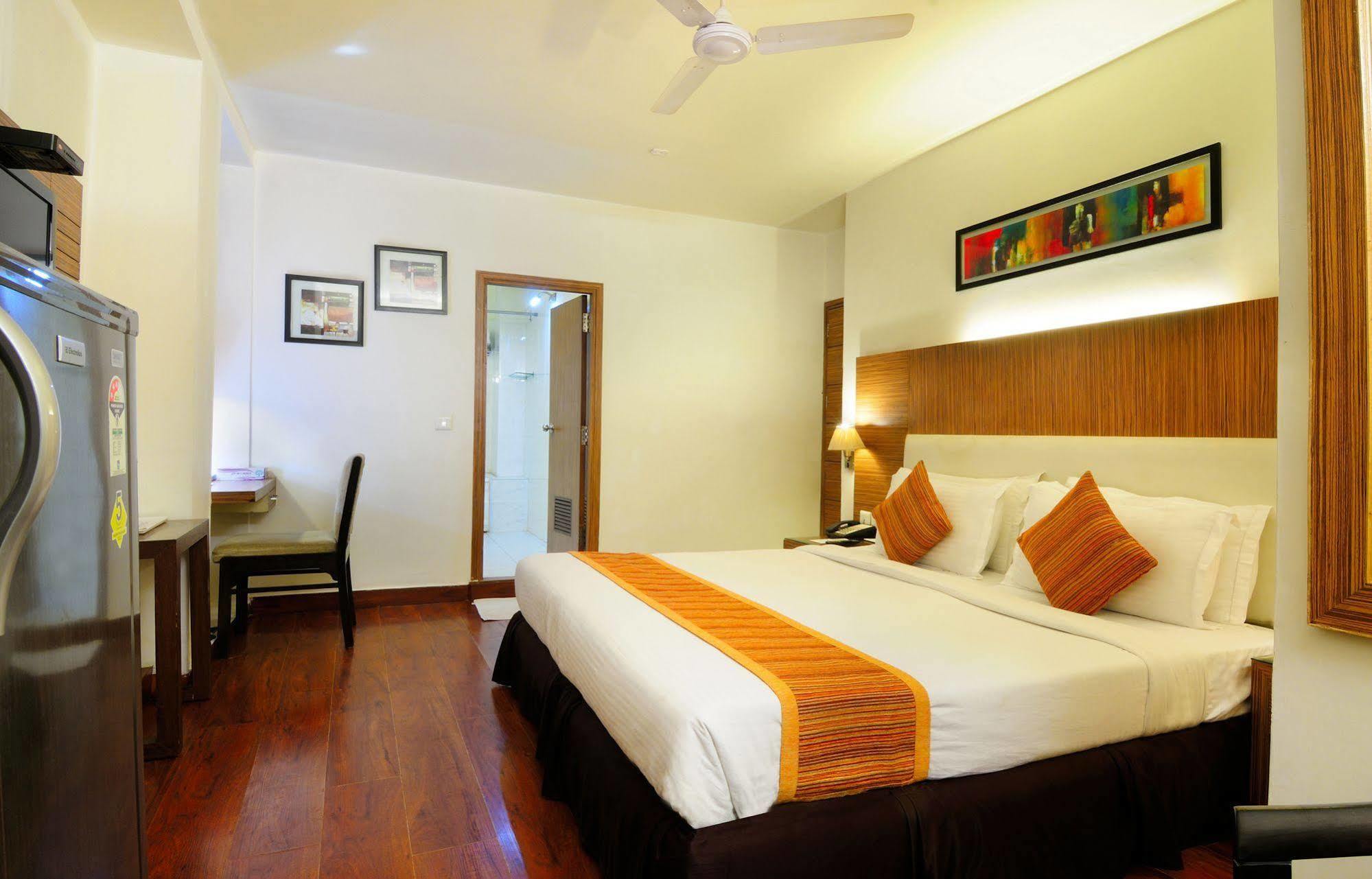 Crossroads Hotel Gurgaon Exterior foto