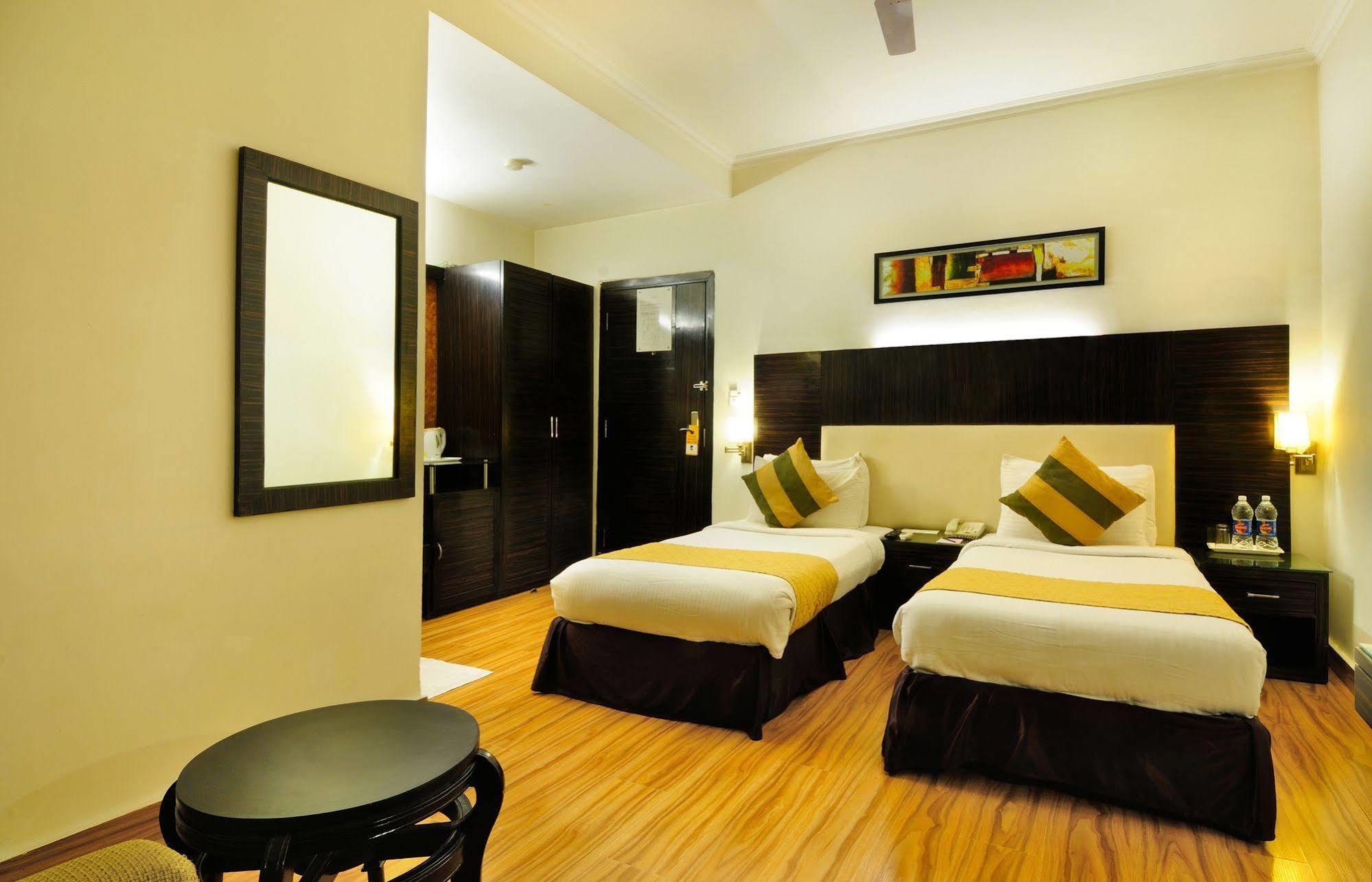 Crossroads Hotel Gurgaon Exterior foto