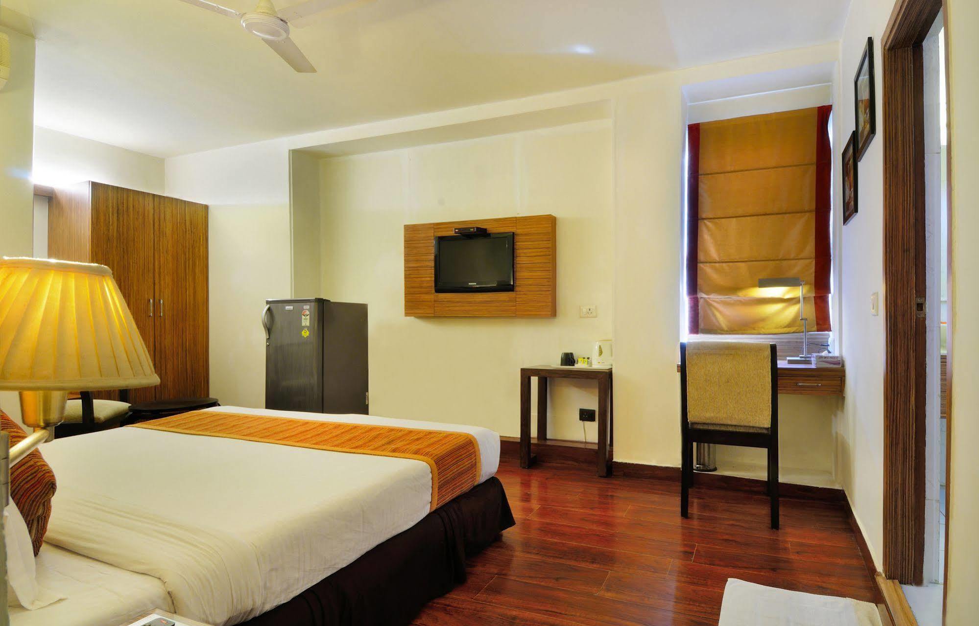 Crossroads Hotel Gurgaon Exterior foto